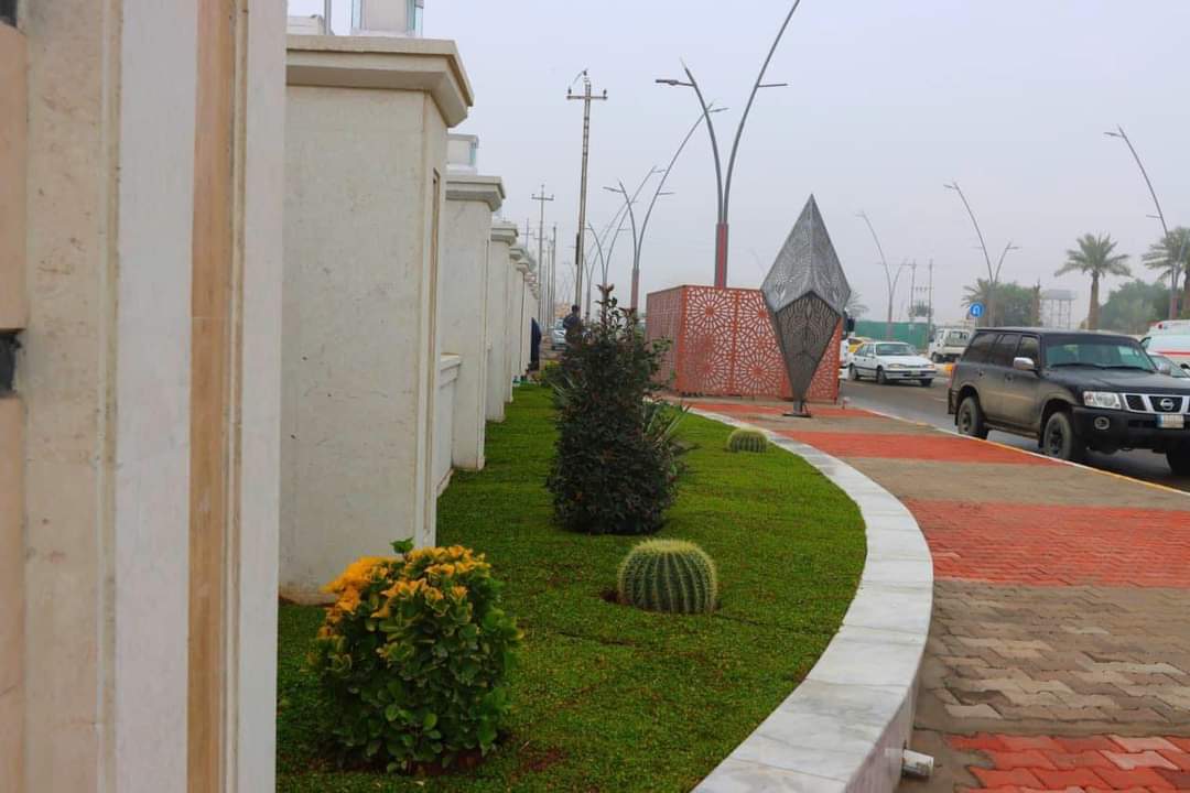 عيونچ الحلوهُ تَشبه شمس بغّداد 💗