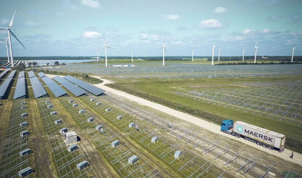 greg_knowler's tweet photo. Maersk has extended its net-zero targets across its integrated business lines, while bringing forward the target date by 10 years https://t.co/PejGnoeFz4 via @JOC_Updates https://t.co/PNKkUy4tCs