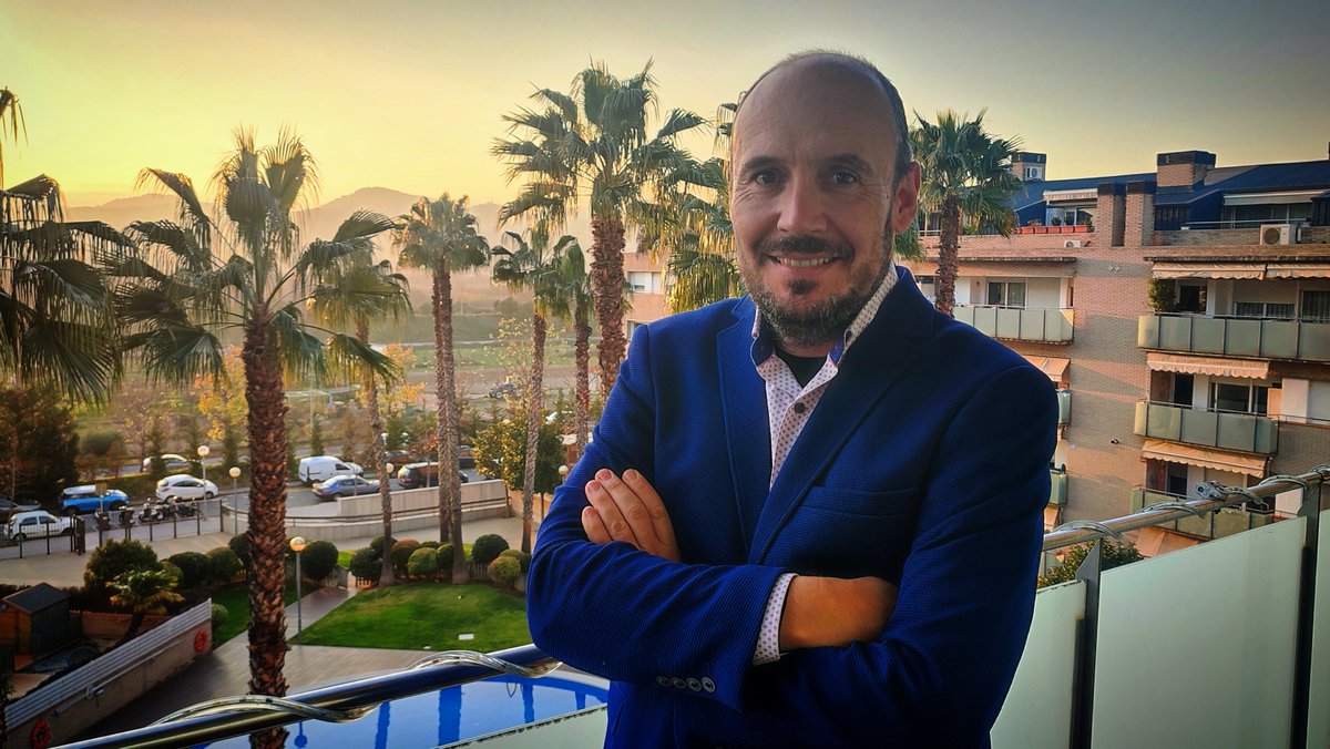 UOC Doctoral School (@uocphd) on Twitter photo 🎙️Entrevista a <a href="/InvestigadorTic/">Juan Pedro Cerro Martínez</a>, premio a la mejor #tesis doctoral de la #UOC en 2021.
💻Su #investigación mezcla #pedagogía y #tecnología, e incluso ha desarrollado su propia aplicación #informática cc <a href="/montseguitert/">Montse Guitert</a> <a href="/tromeu/">Teresa Romeu</a>
🔗bit.ly/3r5eReY
#researchUOC #PhD #phdUOC 🎙️Entrevista a <a href="/InvestigadorTic/">Juan Pedro Cerro Martínez</a>, premio a la mejor #tesis doctoral de la #UOC en 2021.
💻Su #investigación mezcla #pedagogía y #tecnología, e incluso ha desarrollado su propia aplicación #informática cc <a href="/montseguitert/">Montse Guitert</a> <a href="/tromeu/">Teresa Romeu</a>
🔗bit.ly/3r5eReY
#researchUOC #PhD #phdUOC