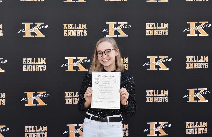 SPOTLIGHT TUTOR!!💡 
Introducing Izzy: She has participated in ballet since she was 3 years old and is a big book-worm! Izzy is a part of the class of 2023 and NHS. 
Come stop by the peer tutoring center and say hi to Izzy and the rest of our amazing peer tutors!!😁