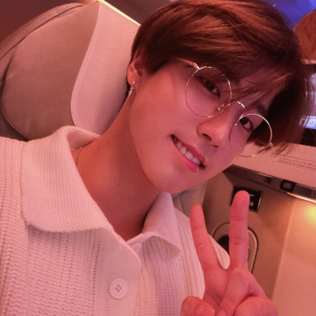 TnysungLex's tweet photo. Yo soy

○ Heterosexual
○ Bisexual 
○ Homosexual 
● Una persona completamente enamorada y a los pies de Han Jisung https://t.co/sJ2jQVKdSW