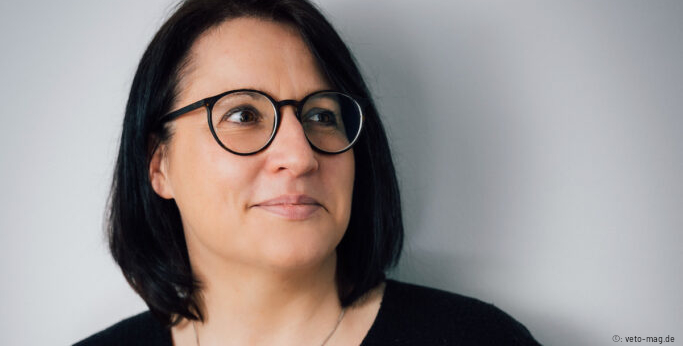 Journalismus mit Haltung zu machen, bedeute den Abschied vom Anspruch, neutral zu sein, erzählte uns Susanne Kailitz-Kunz (@best_fail_ever) über das @vetomagazin. Das Interview entstand im Rahmen unseres Projektes „Journalismus und sein Publikum“.
➡️ leibniz-hbi.de/de/blog/wir-ma…