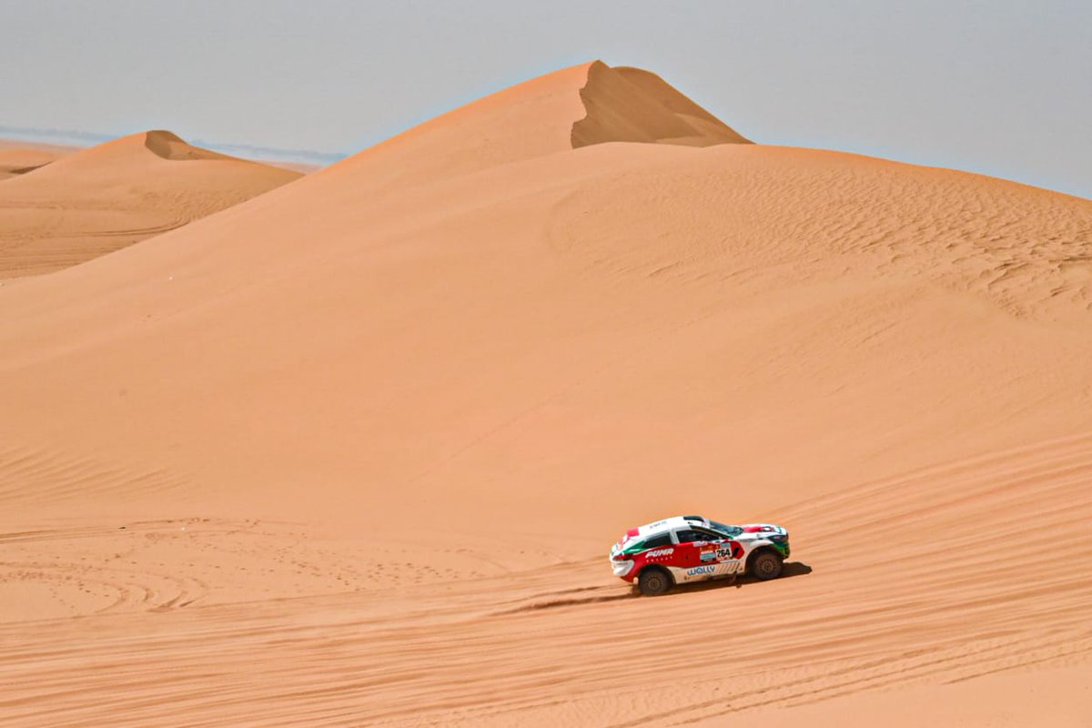 💪👩🏻💥La garra guaraní demostrada con fiereza por la kuña mbarete!
🔝⚡Remontando posiciones para seguir luchando en el #Dakar2022 
Andrea Lafarja <a href="/ALracingOficial/">Andrea Lafarja</a> peleó con todo en el desierto y sigue en carrera superando la etapa 10! 
#VamosCampeona #VamosParaguay! 🛻💨🏜️🇵🇾🇵🇾🇵🇾