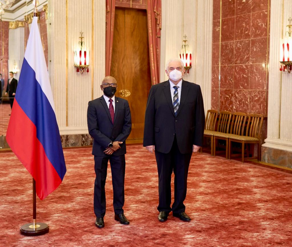 Ambassador of Maldives H.E. Ahmed Latheef presented his Letters of Credence, as the Non-Resident Ambassador Extraordinary &amp; Plenipotentiary of #Maldives 🇲🇻 to #Russia 🇷🇺 at a ceremony held at the Russian Embassy in Berlin today 

📃 Press Release | bit.ly/3I2MXYb