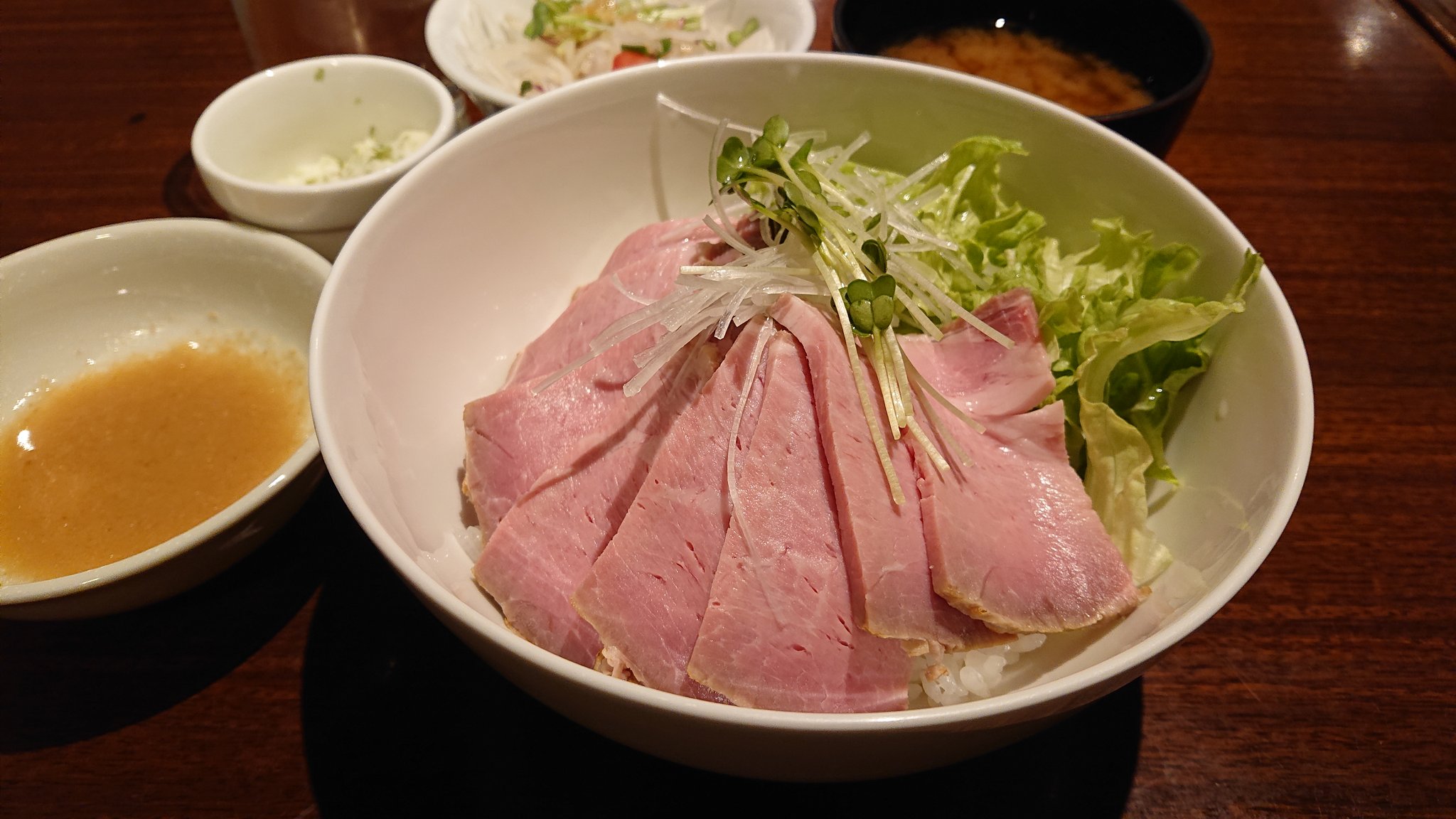 Ymhroykt ヤマヒロ 遊楽酒場のもっか 有楽町 熟成ローストポーク丼 大 昨日のランチは此方のお店で ローストポーク丼 を戴きました 遊楽酒場のもっか 有楽町 有楽町グルメ 有楽町ランチ 東京都 千代田区 山手線 京浜東北線 有楽町線