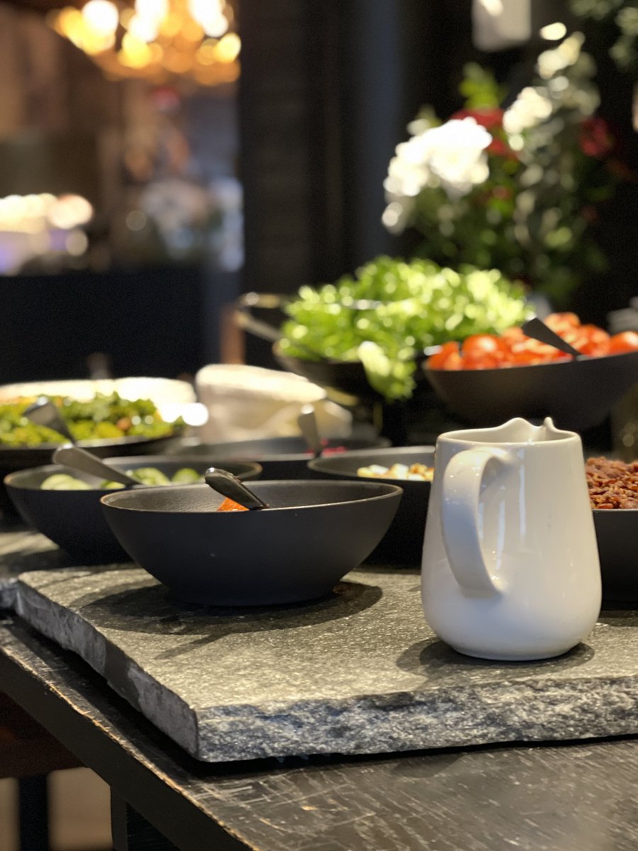 Ravintolat sulkevat ovensa kello 18.00 31.1.2022 asti. Nälkäiseksi ei Levillä kuitenkaan jää, useat ravintolat myyvät ruokaa myös mukaan! Lisätietoja Levin ravintolapalveluista
levi.fi/aukioloajat