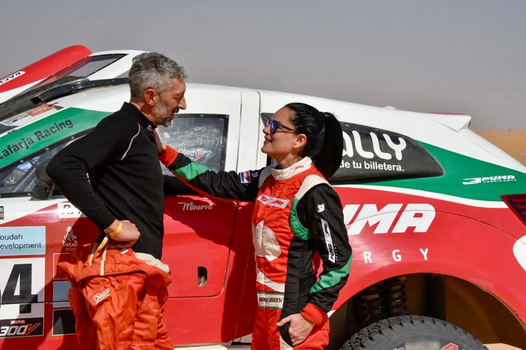 Felices!!! La máquina anduvo muy bien y nosotros en un ritmo bien alto con mucho polvo pero pasamos varios autos! 
En la zona de arena anduvimos rapidísimo! 
Cuando el auto anda tenemos mejor timing de manejo! La hoja de Pachu perfecta! Estamos felices.
Vamos Paraguay! 🇵🇾🇵🇾🇵🇾