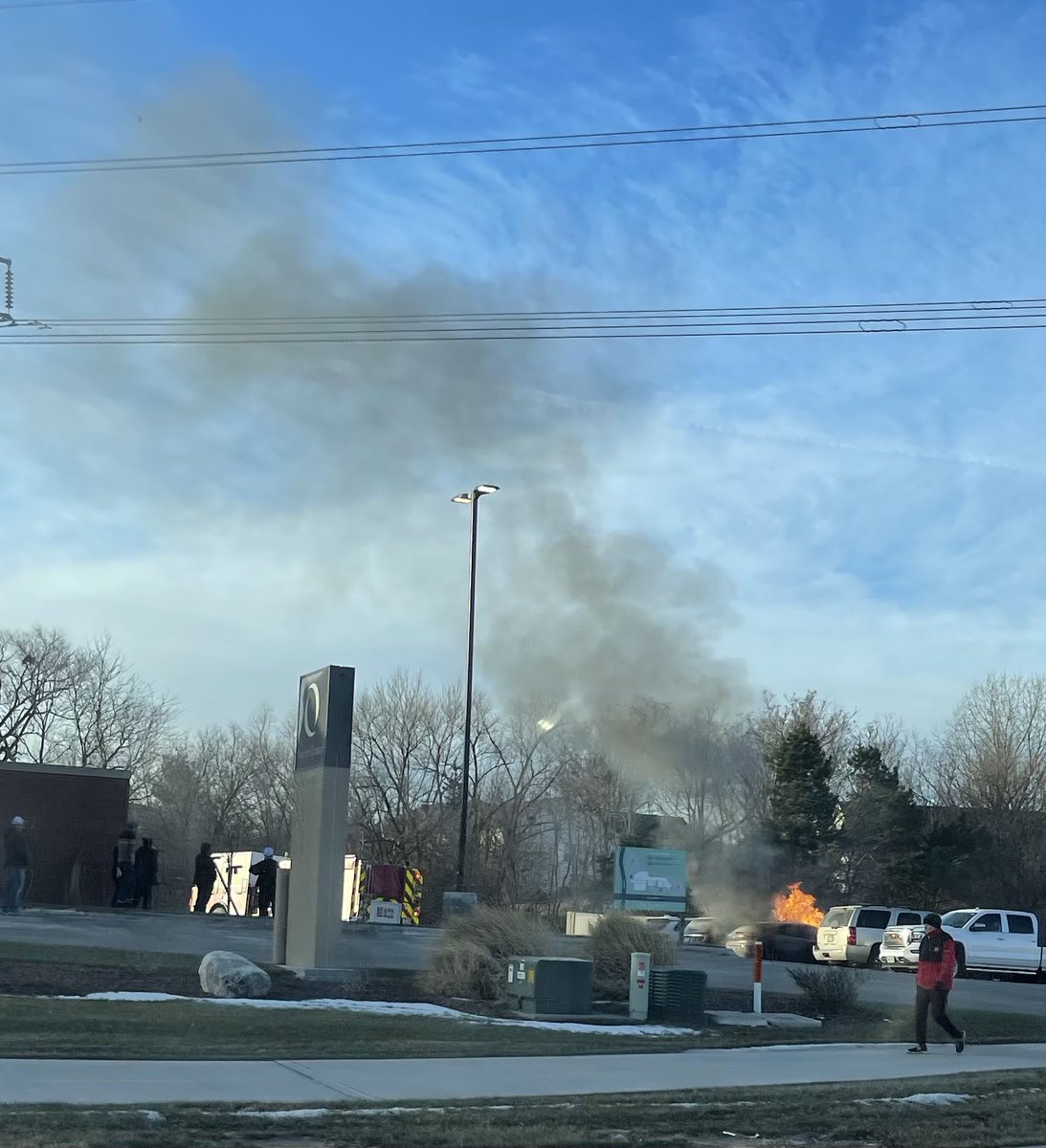 downs4u's tweet image. Car ablaze at AMI in Lincoln, Nebraska right now #carfire #advancedmedicalimaging #lpd @LLCScanner @Lincoln_Police @Lincoln_Scanner