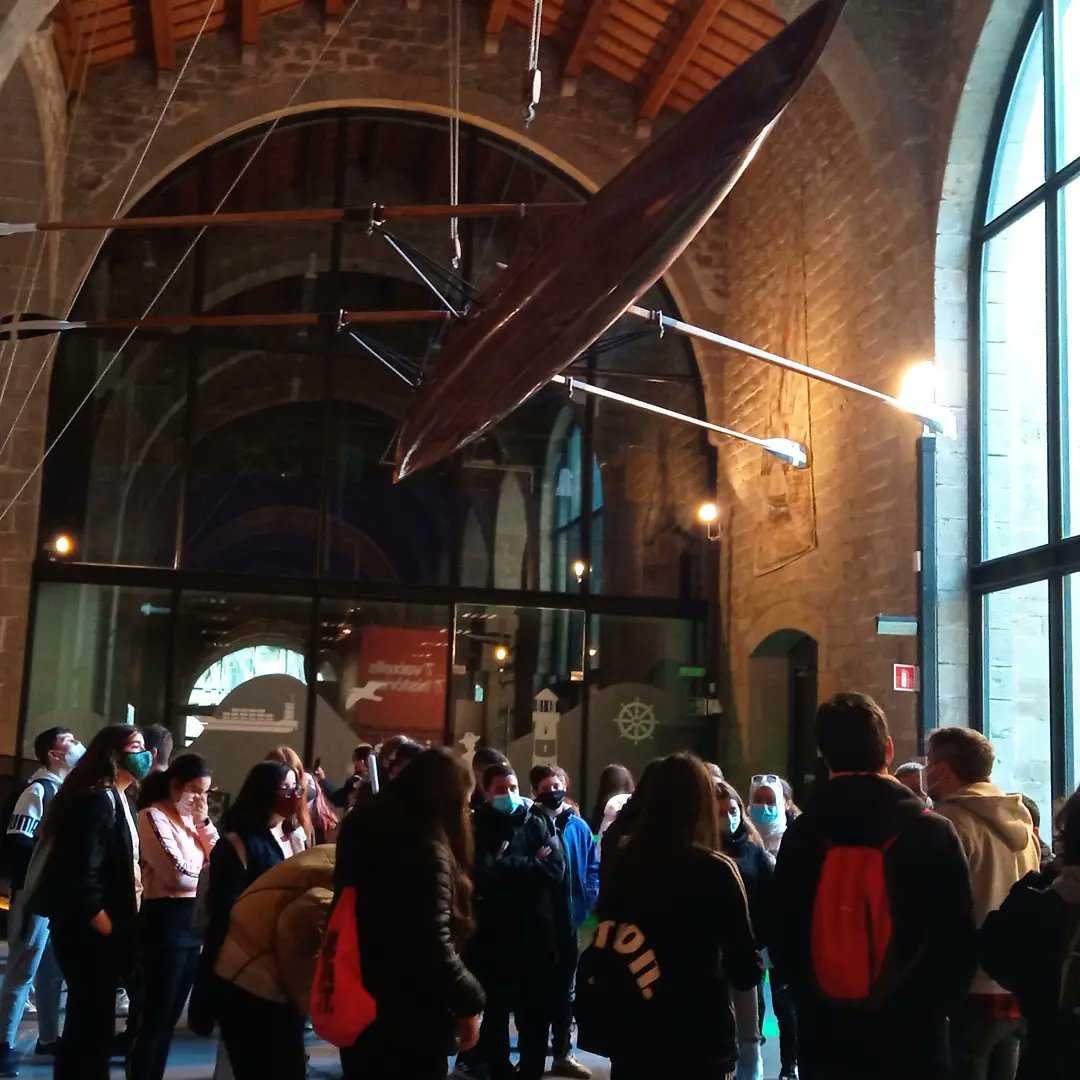 inselcalamot's tweet photo. Avui els alumnes de 2n d'ESO A i C han fet una ruta per Barcelona per conèixer millor l'art gòtic. Aquesta sortida s'emmarca dins del projecte Gothic art dels àmbits de socials i anglès. #ESOCalamot #ABP #aprenentatgeperprojectes #projectesambits #projectes #aprenemfent https://t.co/P5oHS8oFpg