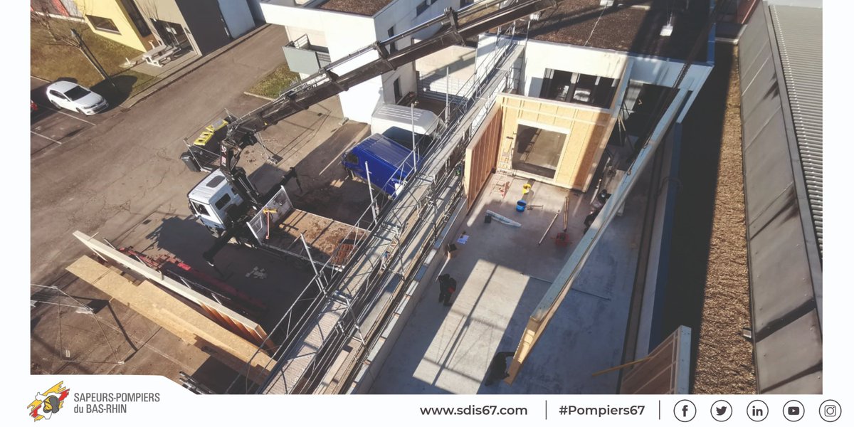 sdis67's tweet photo. [SUIVI DE CHANTIER]🚧 Dans le cadre de la réalisation d'une extension du centre d'incendie et de secours des #Pompiers67 à #Obernai, les travaux franchissent une étape importante aujourd'hui avec la pose des murs �� ossature bois de l’étage. 
Réception finale prévue en avril 2022. https://t.co/hVvIvfVXDC