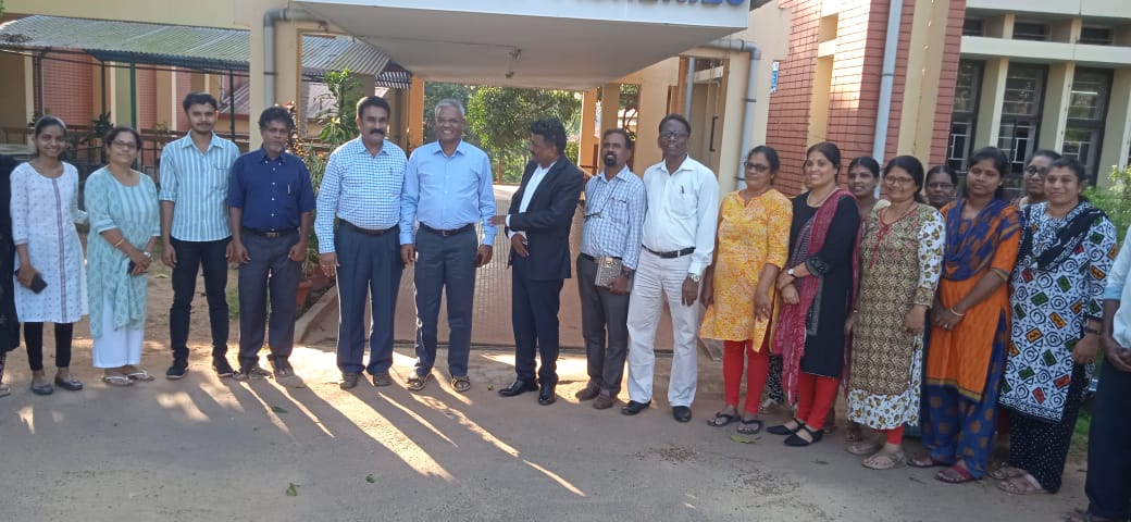 FMangaluru's tweet photo. Dr. Shivakumar M. has reported as Dean (Fisheries) on independent charge of Fishcol', M'luru today (12.01.2022) while Dr. A. Senthil Vel (outgoing Dean) handed over the charge. The Staff (Teaching &amp; Non-teaching) and Students congratulate Dr. Shivakumar M. on this occasion. https://t.co/OK2LgE0UH9