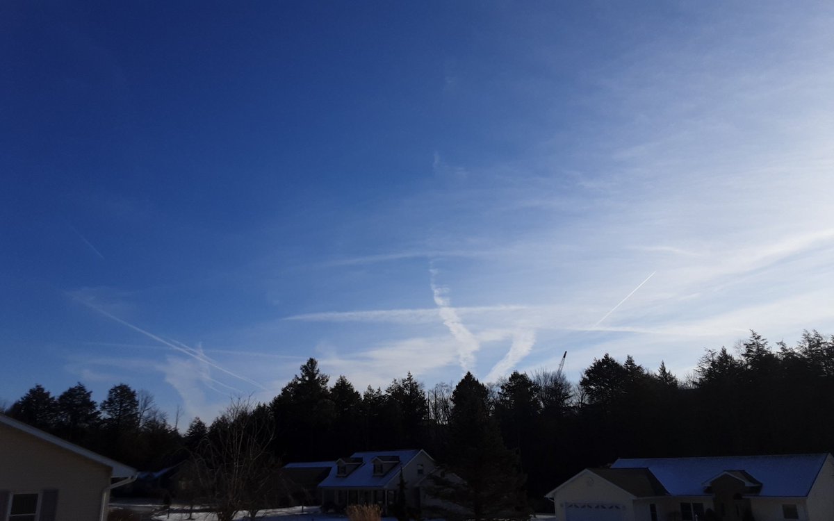 wfinalle57's tweet photo. Jan 12, 2022 10:02:44 AM
Too much sunshine in the middle of winter evidently... 🤪
#Pennsylvania #chemtrails #startlookingup #EvilCongress #BadGovernment https://t.co/D2tmO1A0xf