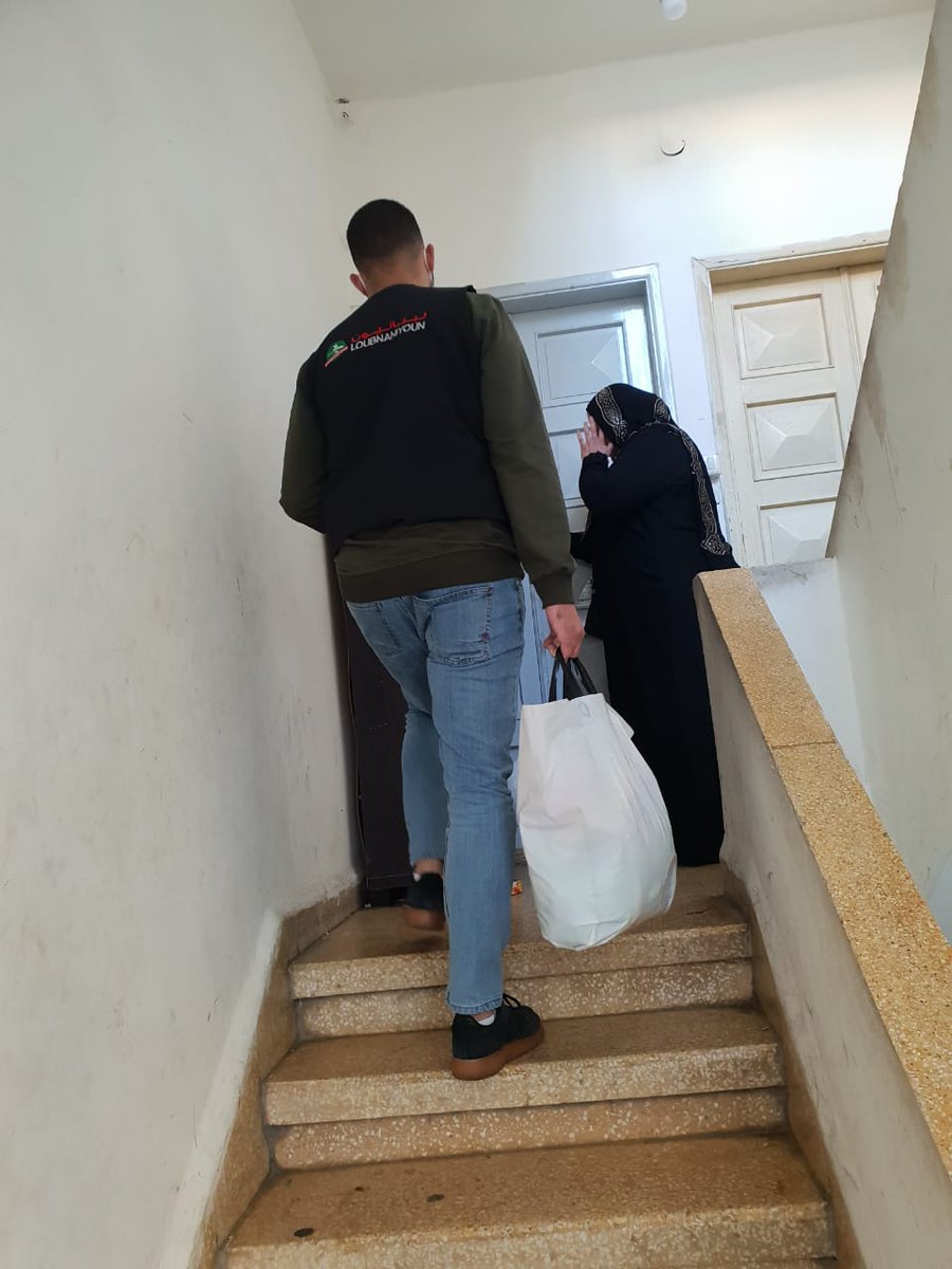 Loubnaniyoun's tweet photo. Loubnaniyoun would like to express their deepest gratitude to MedGlobal who are standing by the people in Lebanon by relieving the pain of the elderly in Beirut: here is our team distributing medicines in collaboration and thanks to @MedGlobal #health #Socialcare #Loubnaniyoun https://t.co/uHE9w4HhVx