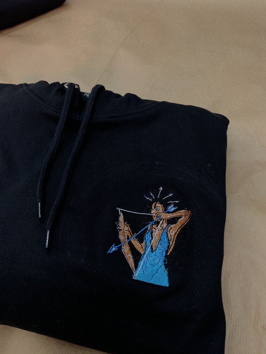 JSky_Designs's tweet image. تطريز برج القوس ♐️✨
.
.
. من تصاميم رسامتنا الفنانة @NADA_435 ❤️
.