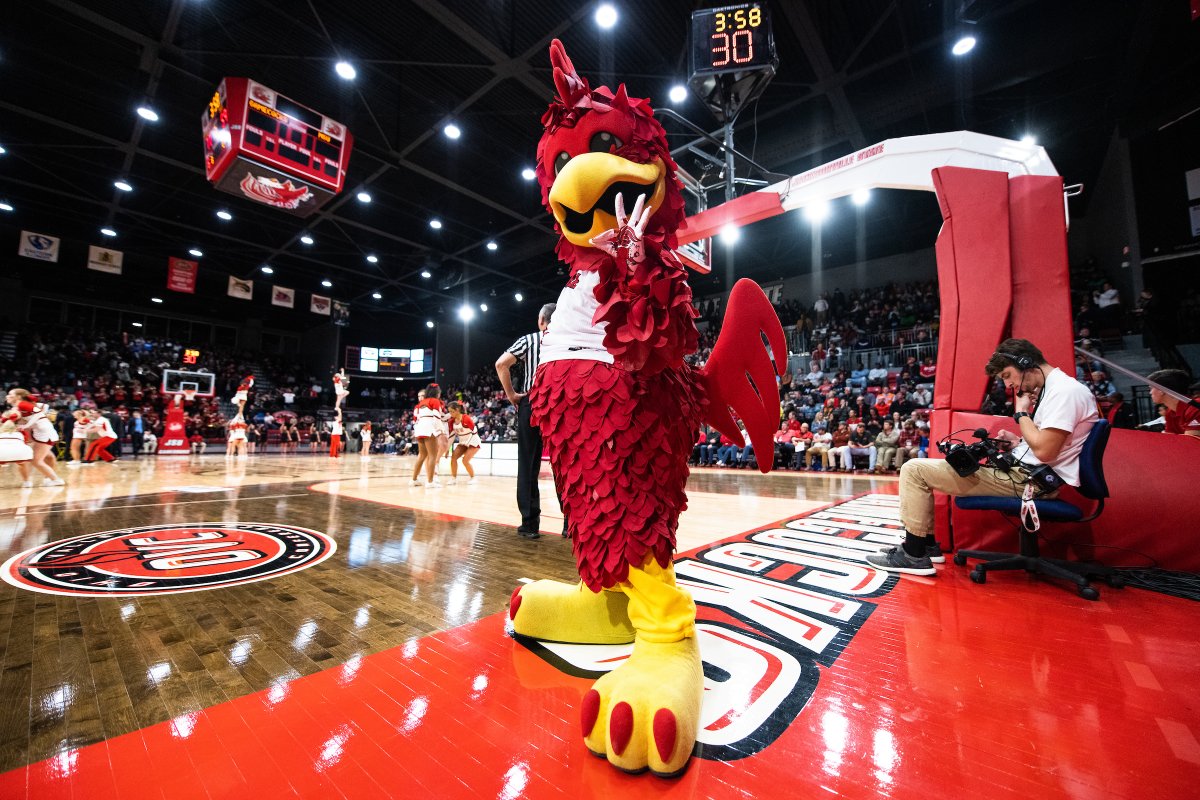 Happy Saturday &amp; Happy #GameDay🏀

@JSUGamecocksMBB takes on Jacksonville University today at 4pm at Pete Matthews Coliseum. Come show your Gamecock support! 🐔

📸Matt Reynolds/JSU
