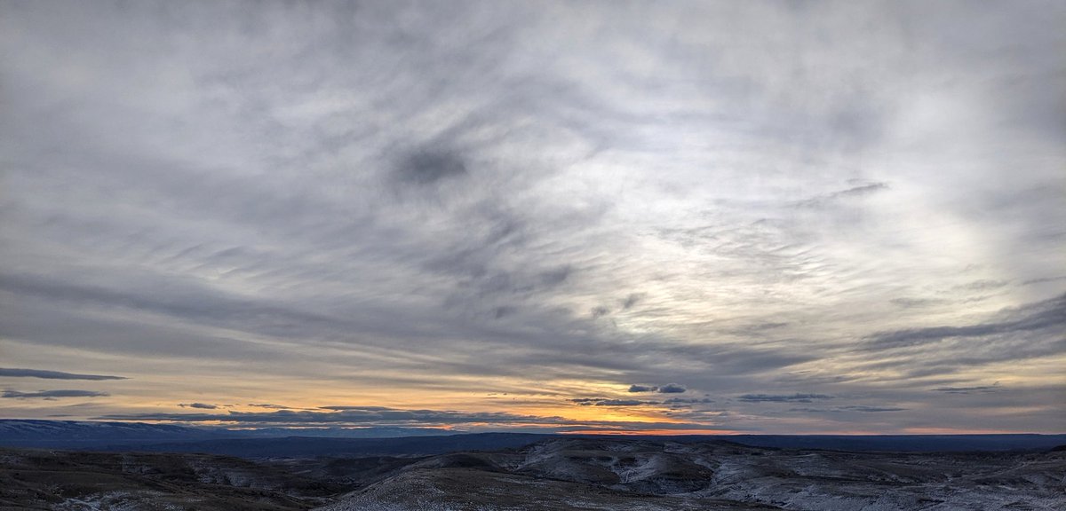 YourOtherMom's tweet photo. Up high and from the other direction
#WakeUpSun https://t.co/07RphFxoyR