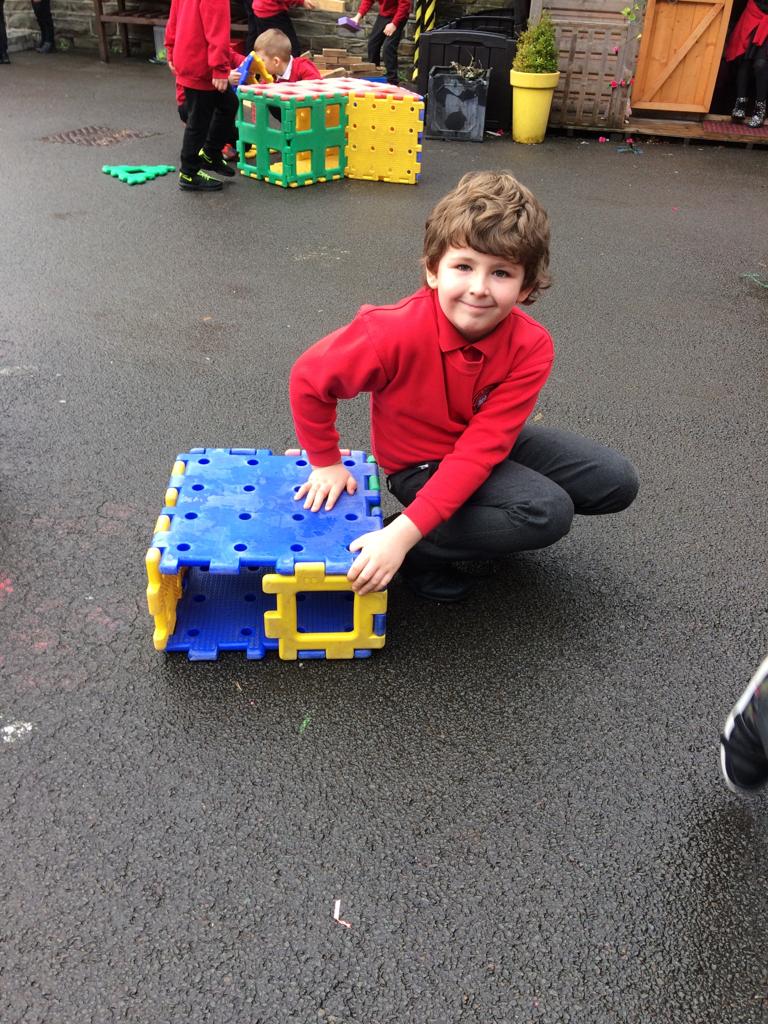 AbbeyPrim's tweet photo. Dosbarth Mrs Jones have had a busy few days learning about different types of houses. We have drawn, collaged and constructed! Here are some photos of our escapades. #buddingbuilders #article29bethebestyoucan https://t.co/d8ZYj3SMXU