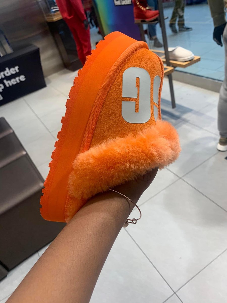 SpikeEwalkin's tweet photo. Females That wear these already have my ❤️ 😂. I know what she’s about 😂 https://t.co/SMjhMs5GsI