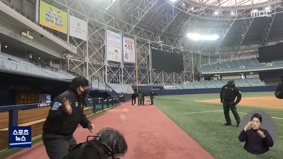 DanielKimW's tweet photo. All #KBO umpires got together at Gocheok Sky-Dome and held their own workout. Here are few important changes for the upcoming season.
1. Bigger strike-zone to be enforced.
2. Umpires will be individually evaluated.
3. Those w/ poor grades will be demoted to minors. https://t.co/6VoFjyMiXo