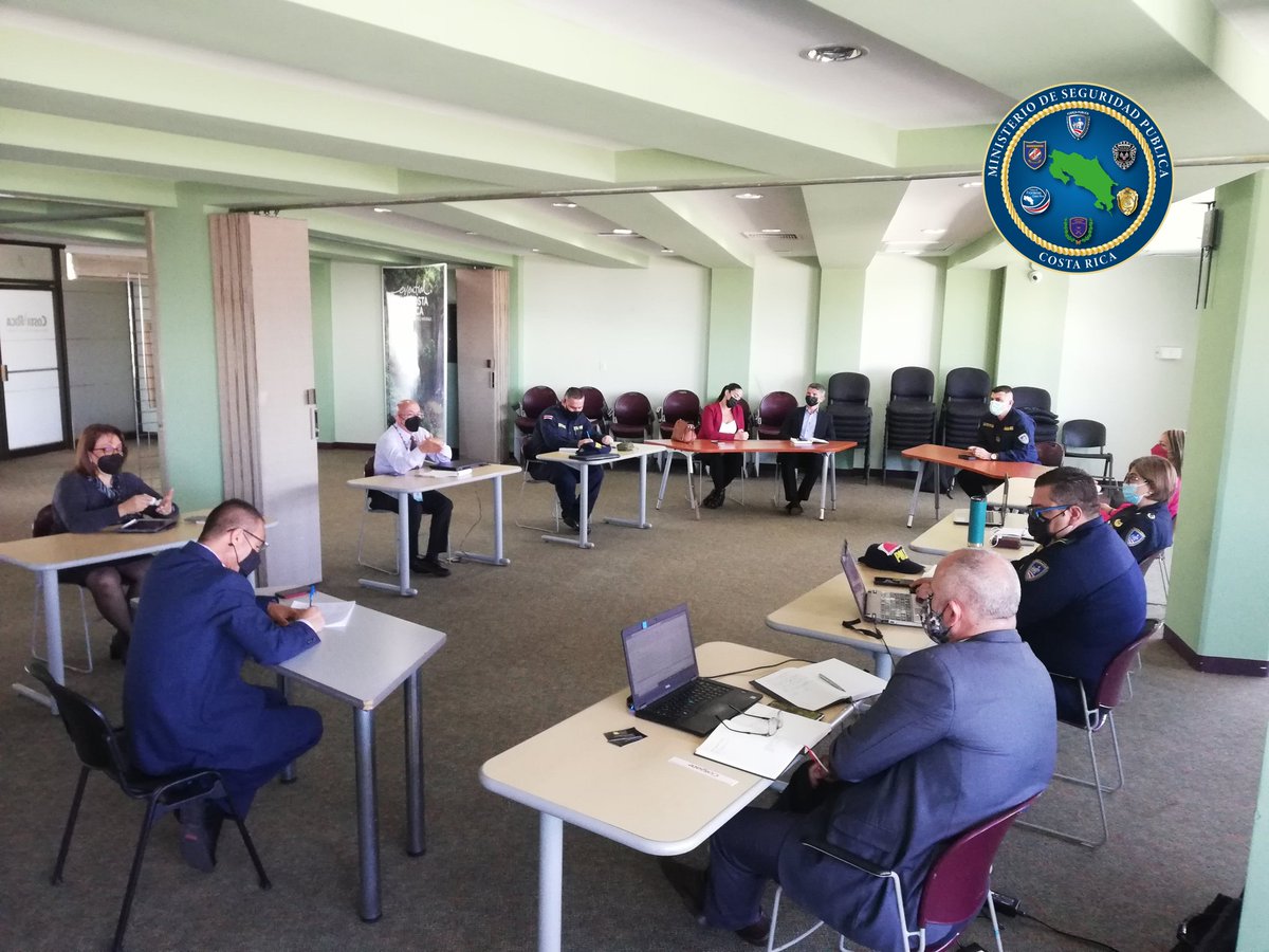fuerzapublicaCR's tweet photo. El director general de la #FuerzaPublicaCR @dcalderonfp se reunió esta mañana con personal del #ICT, #Consetur, @oij_Organismo y @FiscaliaCR para reforzar las acciones que han hecho en favor de proteger a los turistas que visiten el #Caribe.
#SomosUnaSolaFuerza https://t.co/E1GEYTDrCs