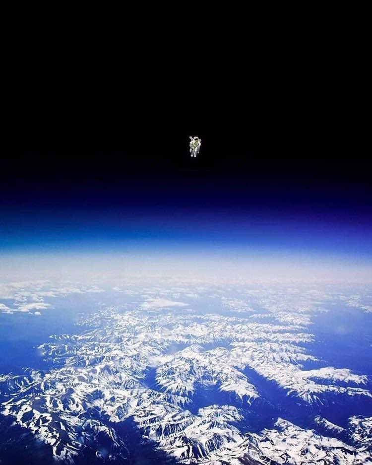 Insane picture of astronaut Bruce McCandless II, the first person to conduct an untethered free flight in space.