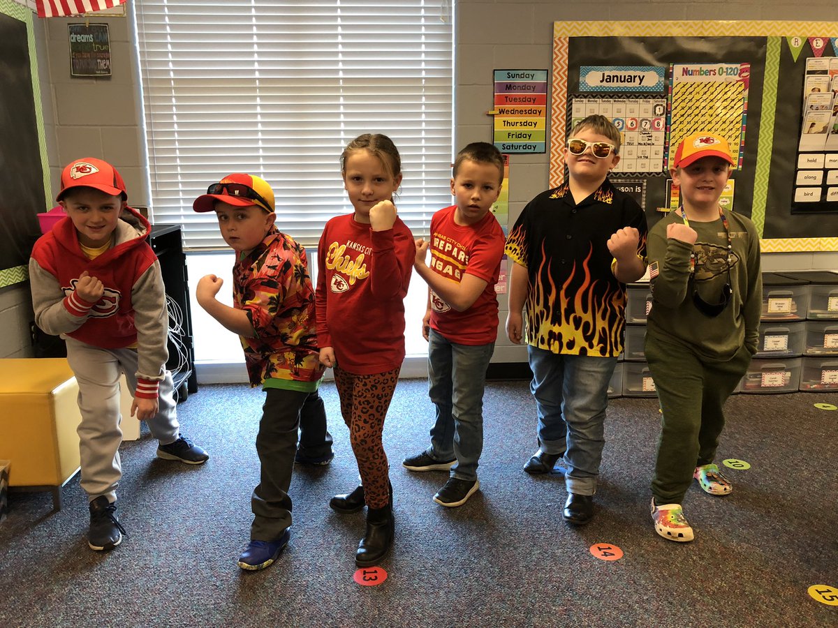 mrspohl1's tweet image. Wednesday is for Coach Reid! 🥸♥️🏈💛 #OneTeamOneVision #ChiefsKingdom  #KingdomUnited @Chiefs @USD449 @KingdomCrew