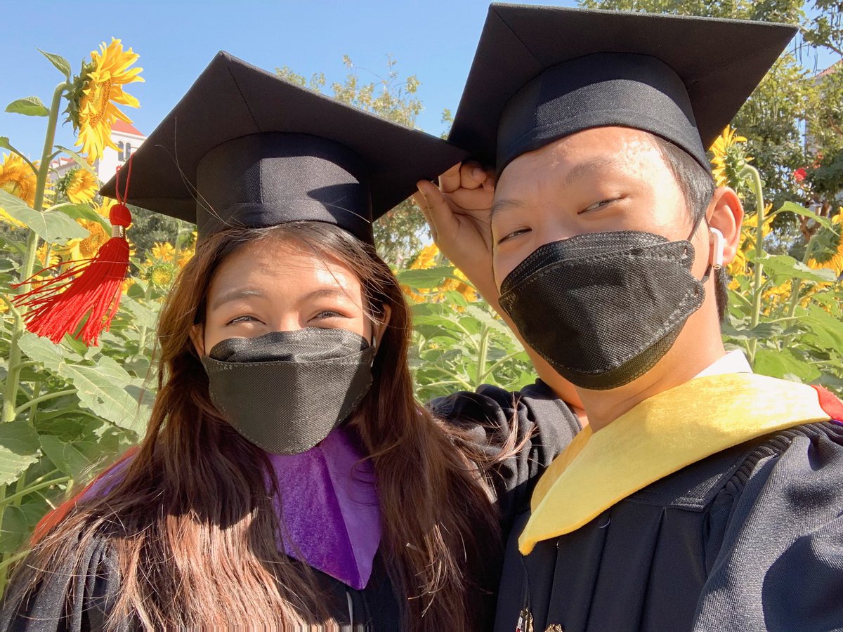 yuliaovely's tweet image. 2022-01-08 🎓

#abac #graduation #class49 #arts #cs