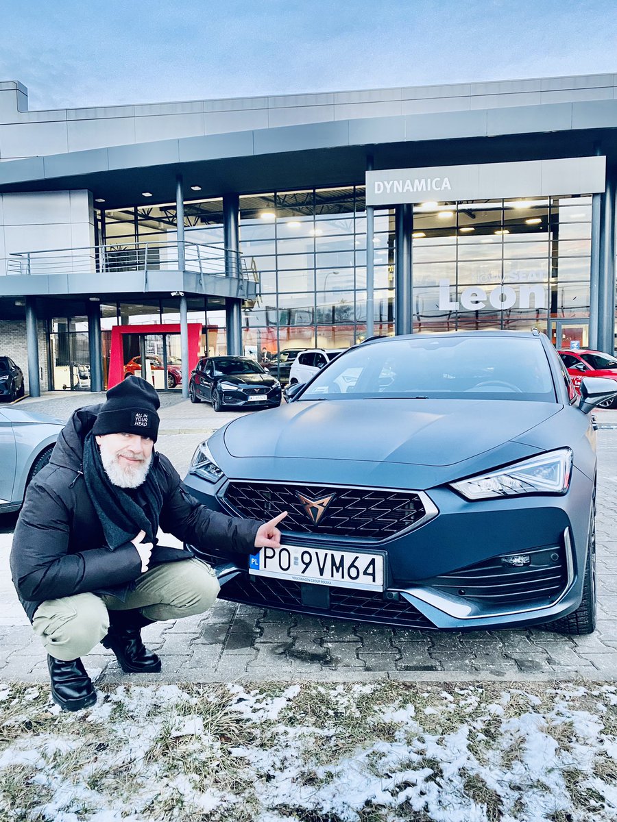 auto_moto_pl's tweet photo. ➡️ TEST 🇪🇸 #CupraLeonST 2.0 TSI 310 KM

🔸I kolejny test na stracie 

Tym razem rodzinna wersja Cupry Leona, czyli kombi. Więcej o niej popiszę w lutym, ale już teraz mogę zdradzić, że fajnie tak wsiąść do normalnego, benzynowego wyjadacza💪

Już mu wybaczam „tylko” 4 cylindry☝️ https://t.co/DTCP2twQuw