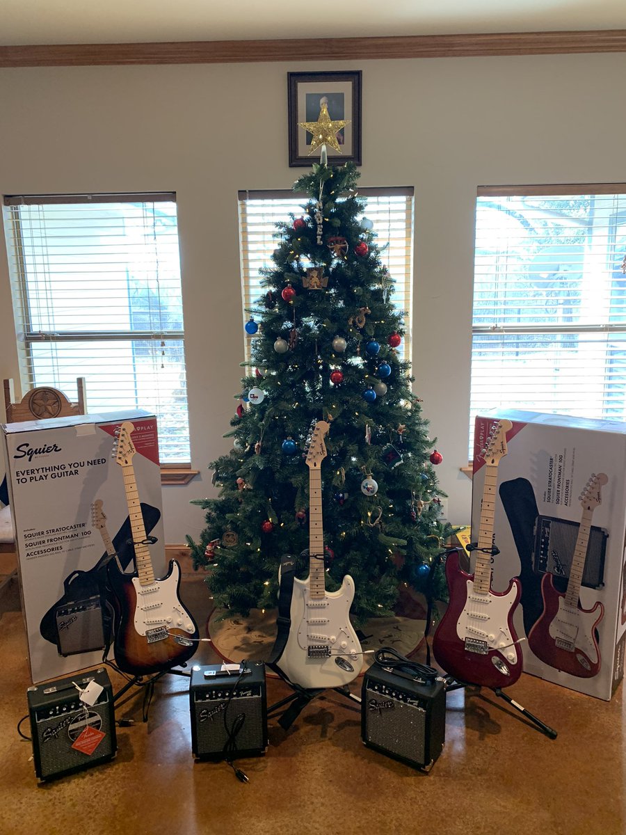 GetPatched's tweet image. I bought me and my boys guitars for Christmas. I thought it would be fun for us to learn how to play together. Now I know why @PaulStanleyLive started smashing guitars! 🤘🏻🎸💥🤘🏻 @kiss @genesimmons @tommy_thayer
