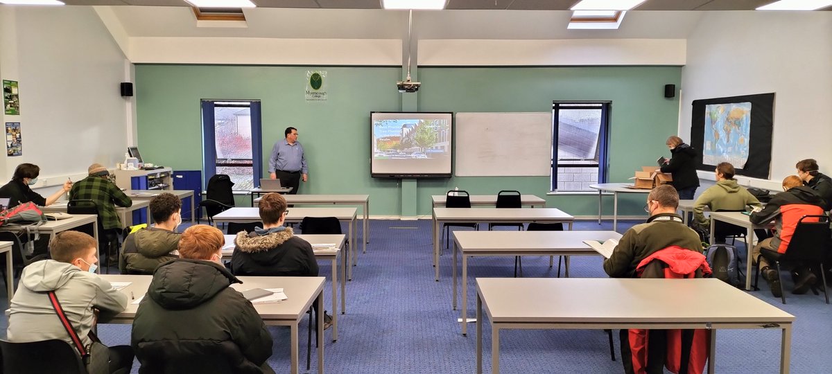 GreenBlueUrban's tweet photo. As part of the #continuingeducation program by GreenBlue Urban, Howard Gray presented “Best Practice in Urban Tree Planting” to Level 2 and 3 Arboriculture students at @MyerscoughColl
Following the presentation, the students assembled an #ArborSystem tree pit! https://t.co/RMrWEZgyIg