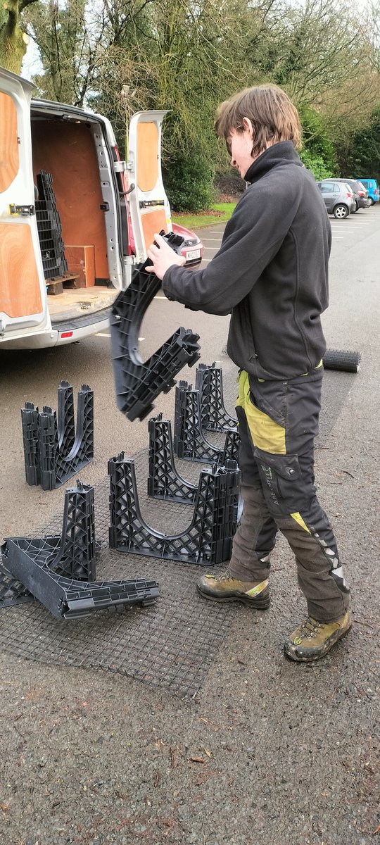 GreenBlueUrban's tweet photo. As part of the #continuingeducation program by GreenBlue Urban, Howard Gray presented “Best Practice in Urban Tree Planting” to Level 2 and 3 Arboriculture students at @MyerscoughColl
Following the presentation, the students assembled an #ArborSystem tree pit! https://t.co/RMrWEZgyIg