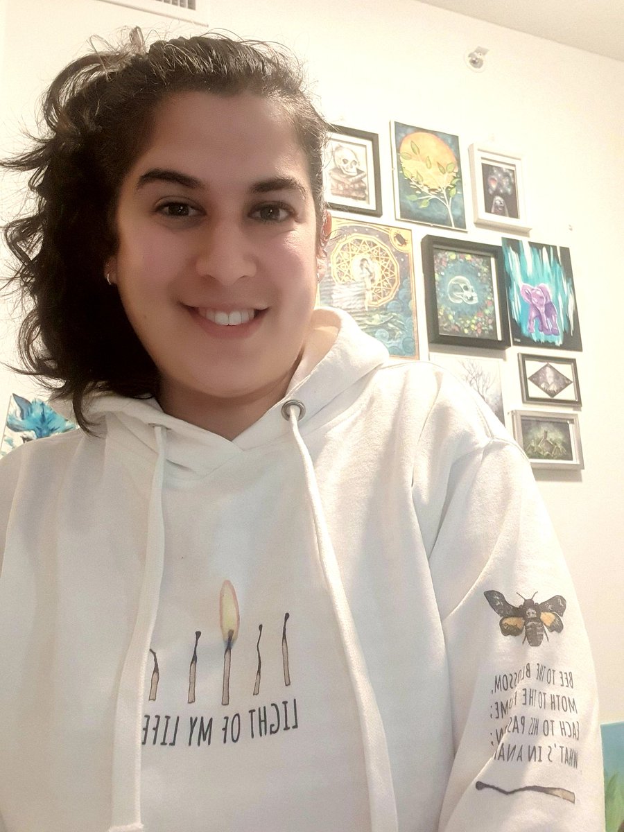 Today is about getting shit done & being comfy while doing so. Naturally I'm in my gorgeous hoodie by @artbytrishahall ! What you can't see is the giant moth on the back which is epic!! 

trishahall.com to check our her stuff (her stickers are amazing, I have them all!)