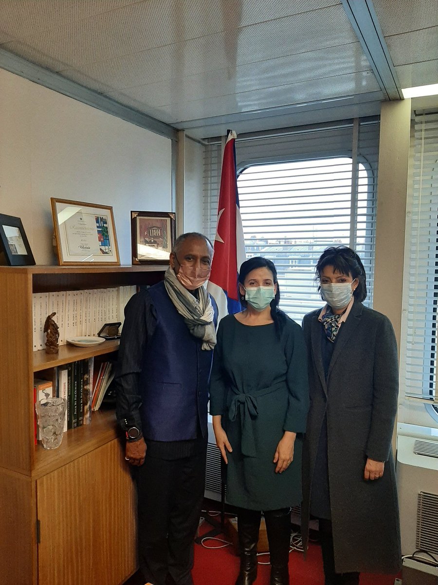 Hoy sostuve un encuentro con el ADG - UNESCO <a href="/eddymatoko/">Firmin E. Matoko</a> y con Sophie El Akremi, Jefa de la Oficina  ALC. Reiteramos  compromiso entre Cuba y la Organización de continuar reforzando los lazos históricos y cooperación en el año del 75 Aniversario  del ingreso de Cuba a la UNESCO.