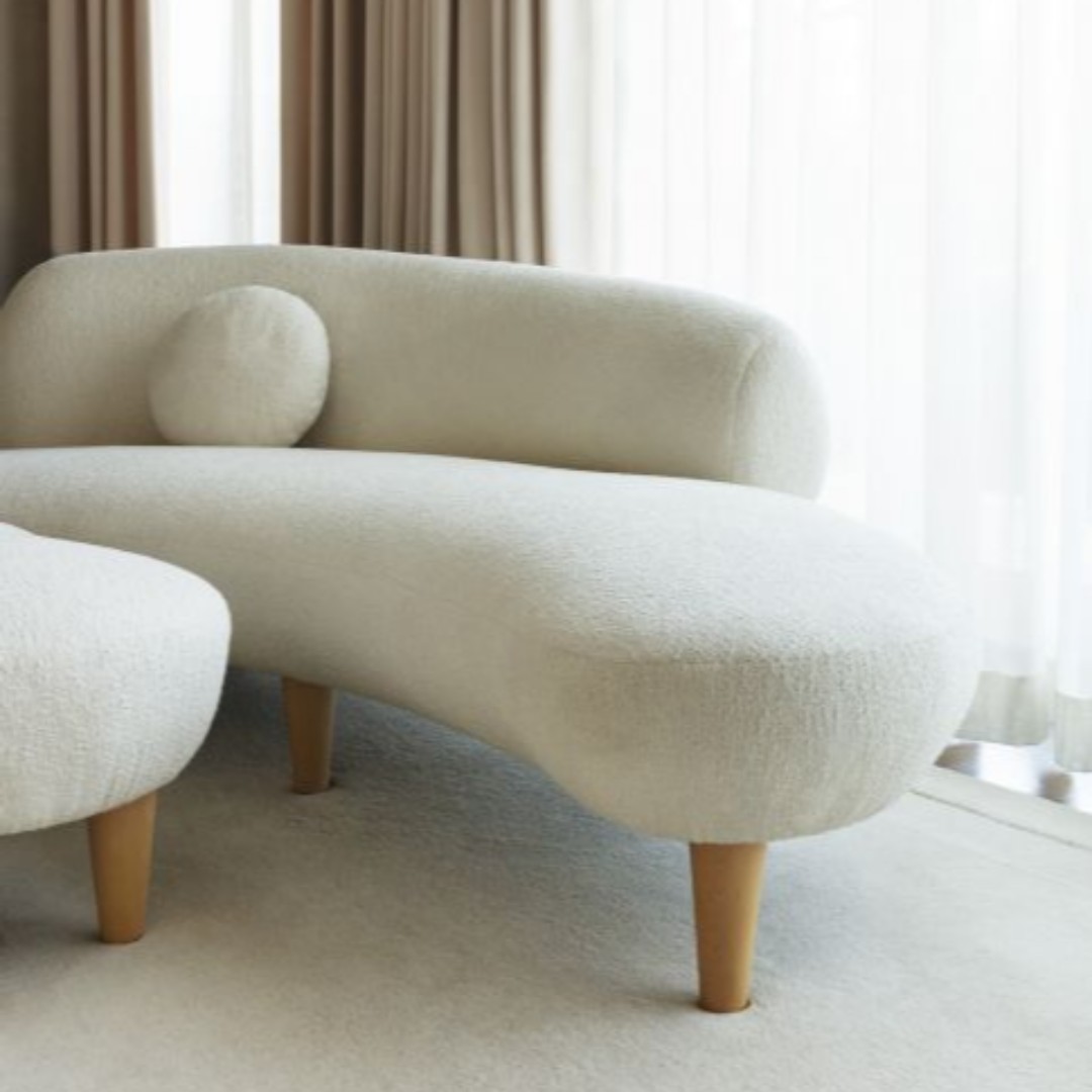 2022 Interior Trends: Curved Furniture

According to experts, curved furniture is the latest trend taking over furniture as we head into 2022. 

Book a free design consultation today and let us help build your dream home.
