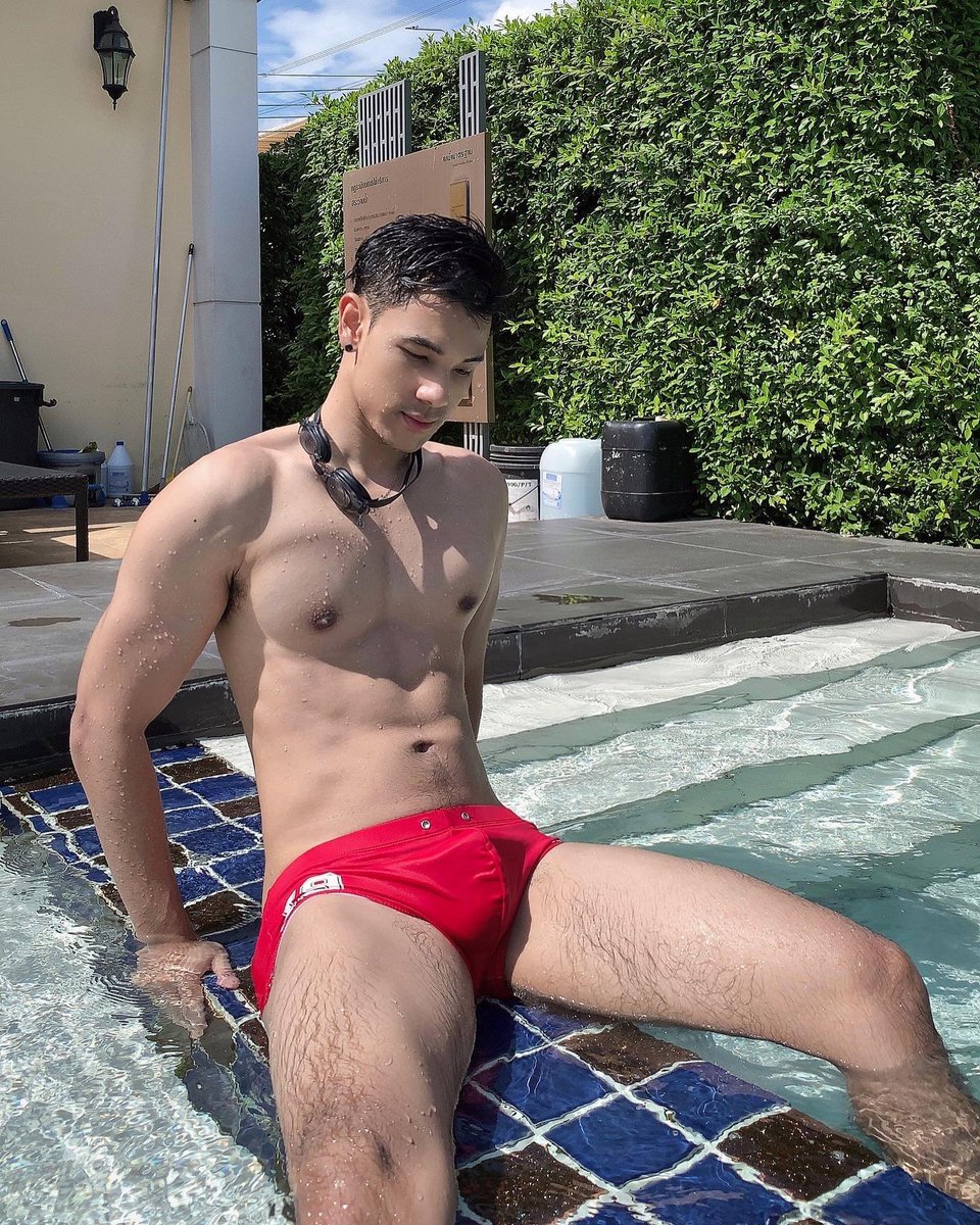 HotGuySpotted's tweet photo. Who knows his Twitter name? https://t.co/wYkOeezI0F