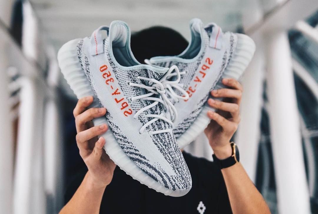 SneakerAlertHD's tweet photo. 📝 adidas Yeezy Boost 350 V2 “Blue Tint” Restocks January 22nd https://t.co/340iPoGAMF