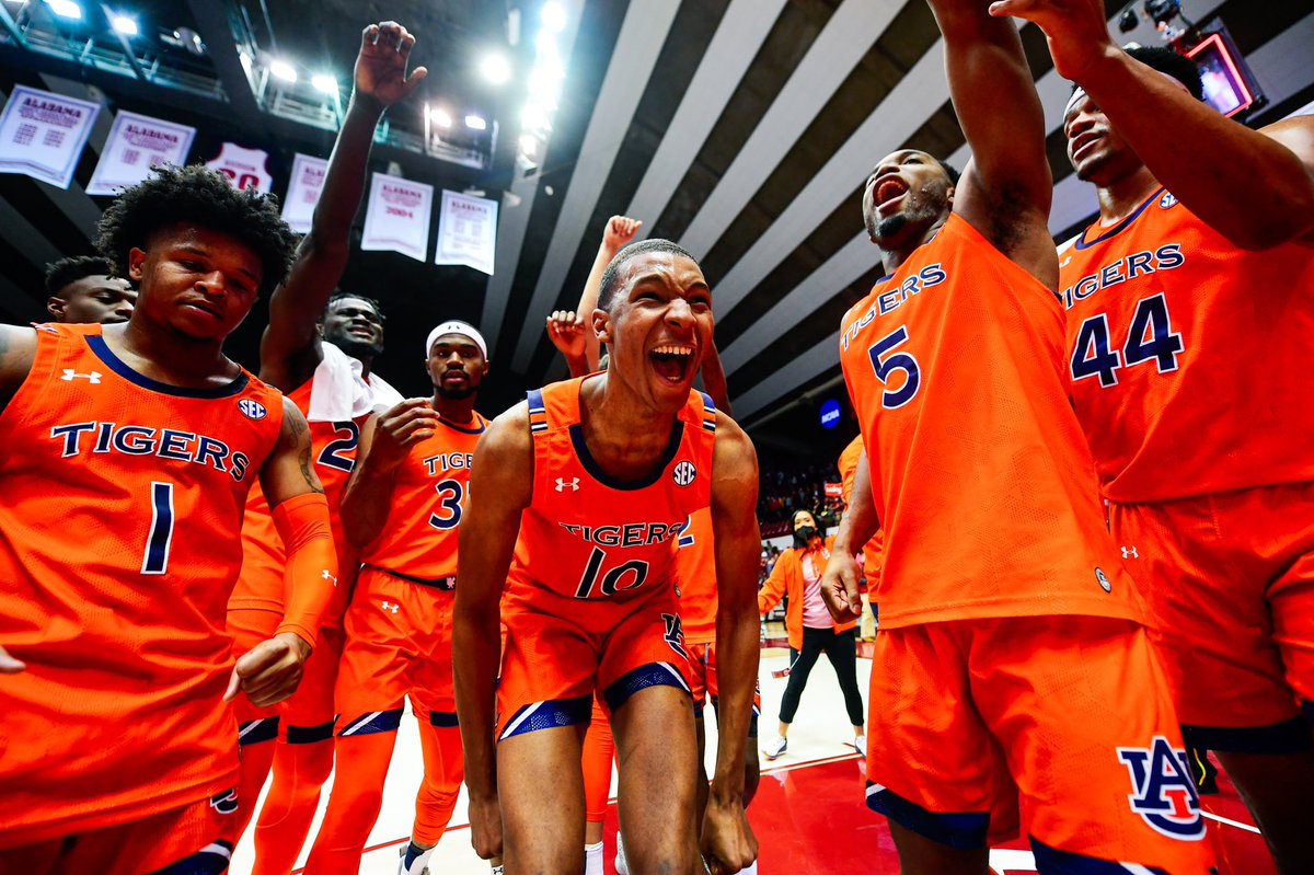 MatthewCS11's tweet image. Thread of pictures from the Alabama game.