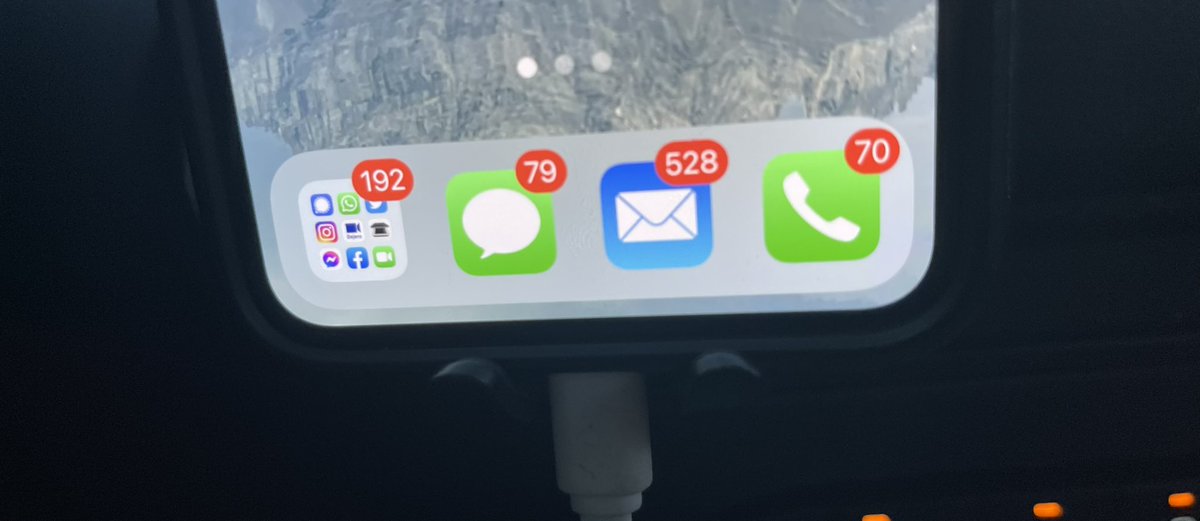 Randene_Rishaug's tweet photo. Does this give anyone else extreme anxiety or just me?  If you’re waiting for a reply from  @RRishaug…don’t hold your breath. https://t.co/YDm1Wee9mj