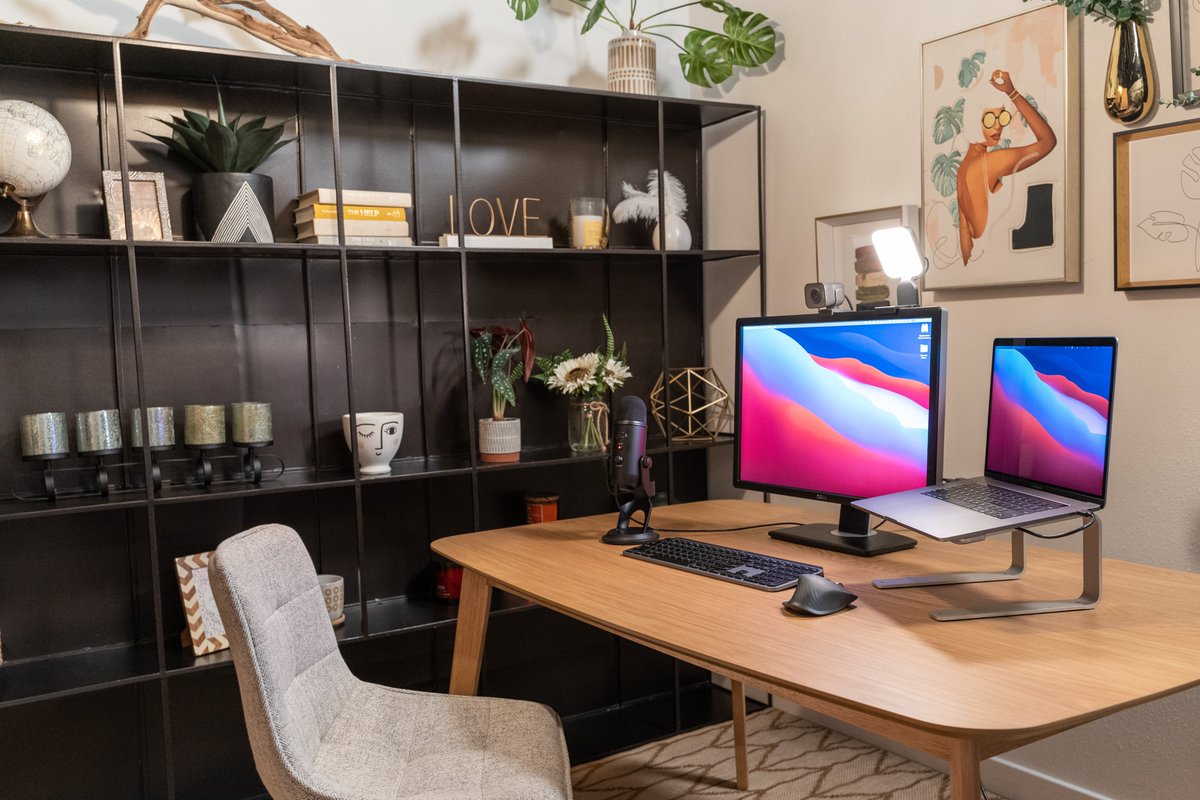 aronrosenberg's tweet photo. My team has launched the Logitech Litra Glow today. This light is an amazing new piece of technology called TrueSoft, which delivers balanced, full-spectrum LED light with cinematic color accuracy. Gentle on the eyes and certified safe for all-day use. https://t.co/F4ESnYJCER https://t.co/Sks1syRqjj