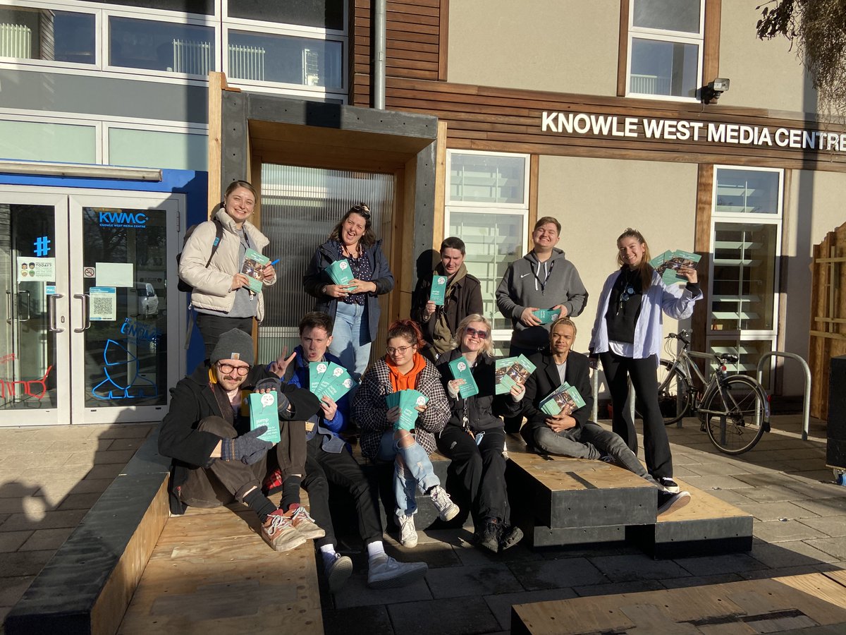 We're out in the sunshine! Handing out our 2022 programmes of activities for young people at Knowle West Media Centre 🎉 

It's been great and sunny afternoon knocking on doors and speaking to local residents, we can't wait to start the new term ❗️