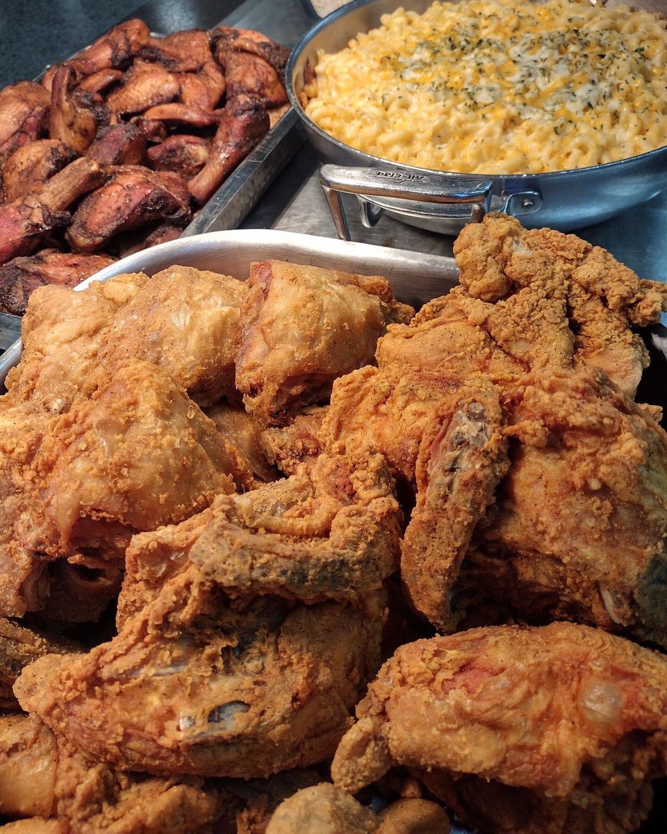 PacerDining's tweet photo. Students are back on campus &amp; so are Fried Chicken Wednesdays!! Could this day be any better?!? 😀🍗 #lunchisserved #friedchickenwednesday #campusdining https://t.co/00rgbJcxS5