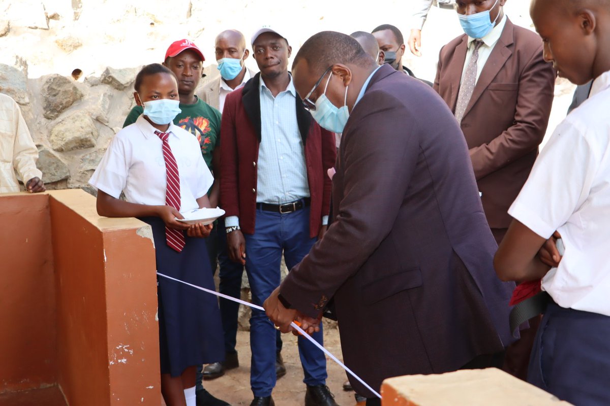 HonKimariKihara's tweet photo. I  have later in this evening commissioned and handed over a Kitchen as well as boys Ablution block at Gatunguru secondary school.

#TunajengaMathioyaYetu https://t.co/UZhwdt9aeZ