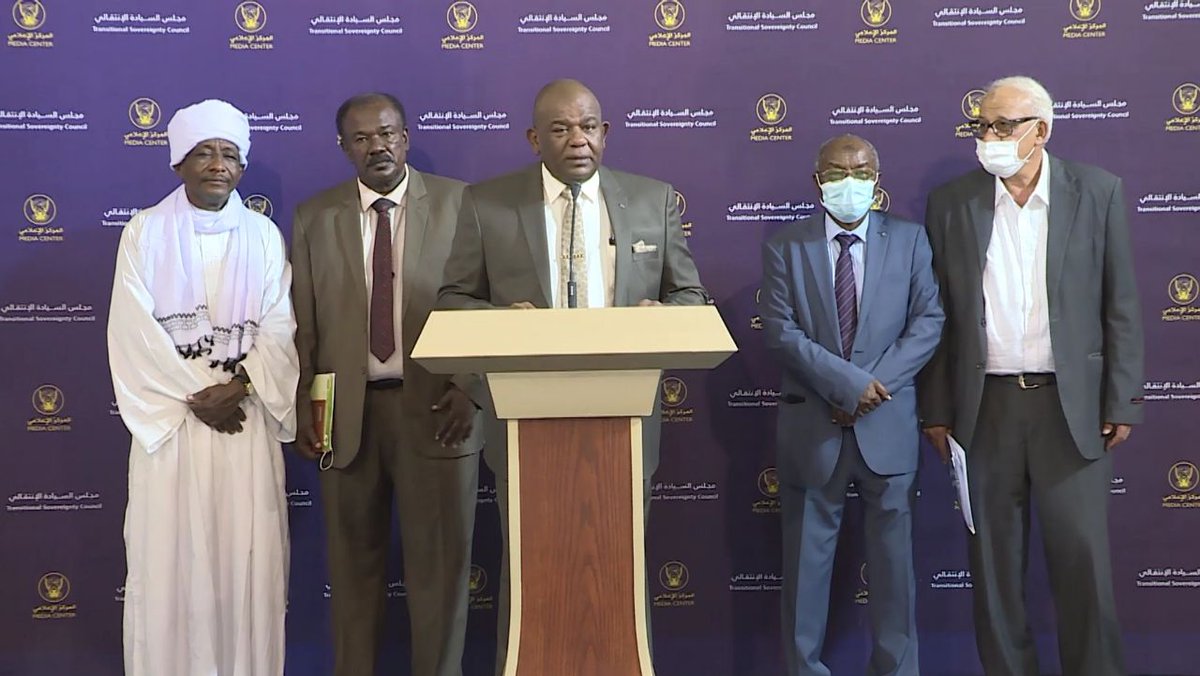 🔴#عاجل 
عقد عضو مجلس السيادة الانتقالي الاستاذ أبوالقاسم محمد محمد احمد برطم إجتماعا بالقصر الجمهوري اليوم، مع اللجنة المكلفة بمراجعة زيادة تعرفة الكهرباء،  والتي تضم وزارات المالية ، الطاقة والزراعة والغابات، بحضور والي الولاية الشمالية المكلف عوض احمد محمد قدورة.