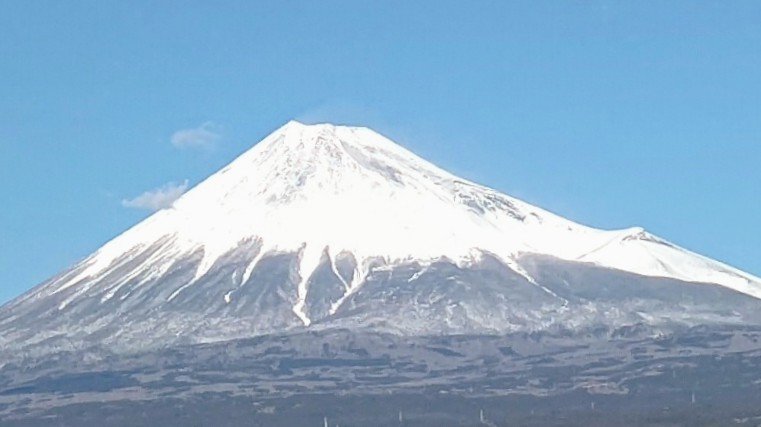 2022年1月12日 新幹線車内から Androidで富士山を撮影