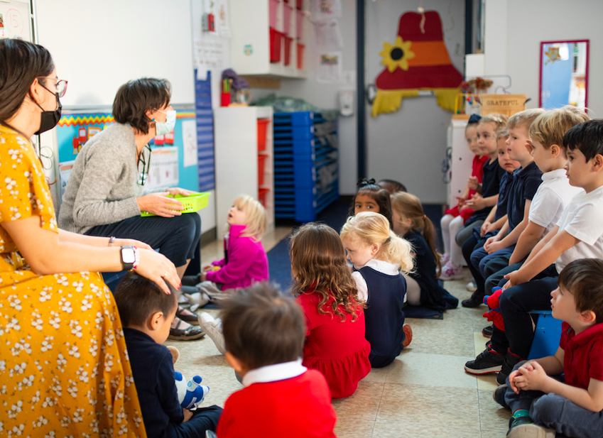LyceeCalgary's tweet image. Attend a virtual Open House and discover what distinguishes us from other French schools in Calgary! Register here ➡️  lycee.ca/visit #lyceecalgary #lyceeadvantage #frenchpreschool #frenchkindergarten #frenchprivateschool #aefeinfo