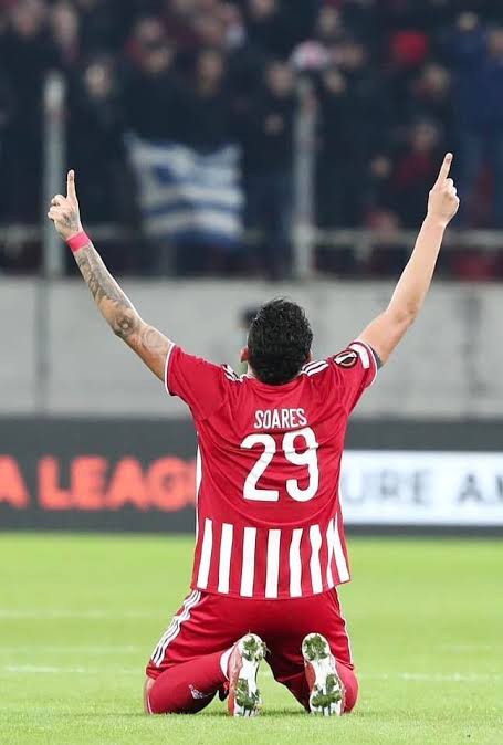 Kostas Nıkolakopoulos: "Fenerbahçe, Tiquinho Soares ile ilgileniyor." 

(🔗bwinSPORT)