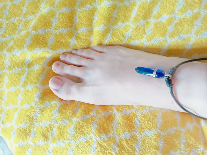 Que tal mis piecitos ? 
Encuentren más contenido en @Feetfinder  
Click aquí https://t.co/jqbEviSI0B