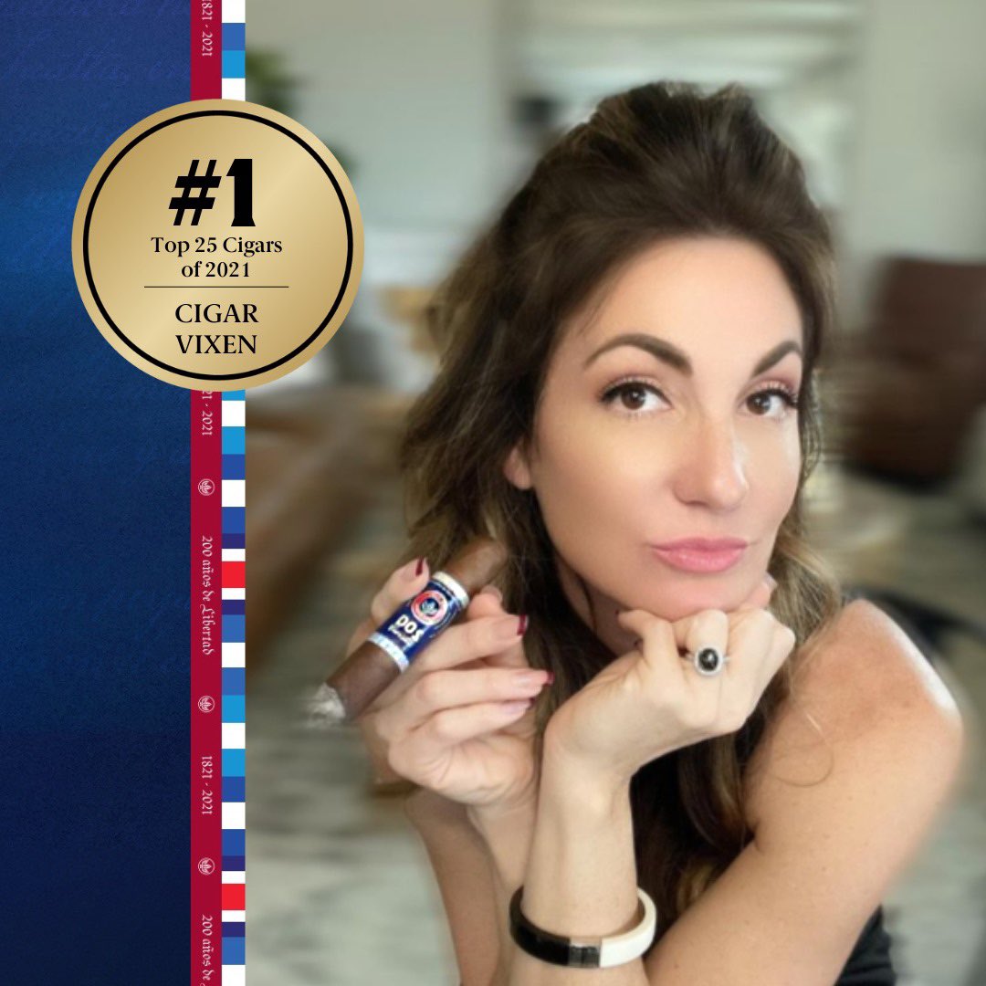 joyacigars's tweet photo. Our dear @cigarvixen has placed #DosCientos in the spot #1 on her Top 25 #Cigars of 2021🙌🏽💨 and we cannot be more thankful🥰 

If you haven’t tried Dos Cientos, what are you waiting for? This a one-time special release😱✨

#JoyaDeNicaragua #CigarLife https://t.co/5qT6LWg26K