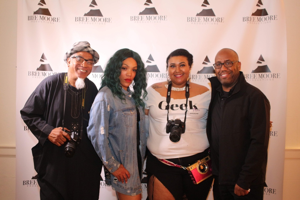 Geekplusmag's tweet photo. Our Media Team on Red Carpet duty at the 2019 Bree Moore Productions Fashion Show in Dallas, TX. ⁠
⁠
Geek Contributor: @pcrowephoto⁠
⁠
https://t.co/WeRW2KEh1v⁠
#geekplus #magazine #blackart⁠
#blackwriters #dallasbloggers #dallasartist⁠
#blackfuture #blackexcellence https://t.co/fV5Np37FbU