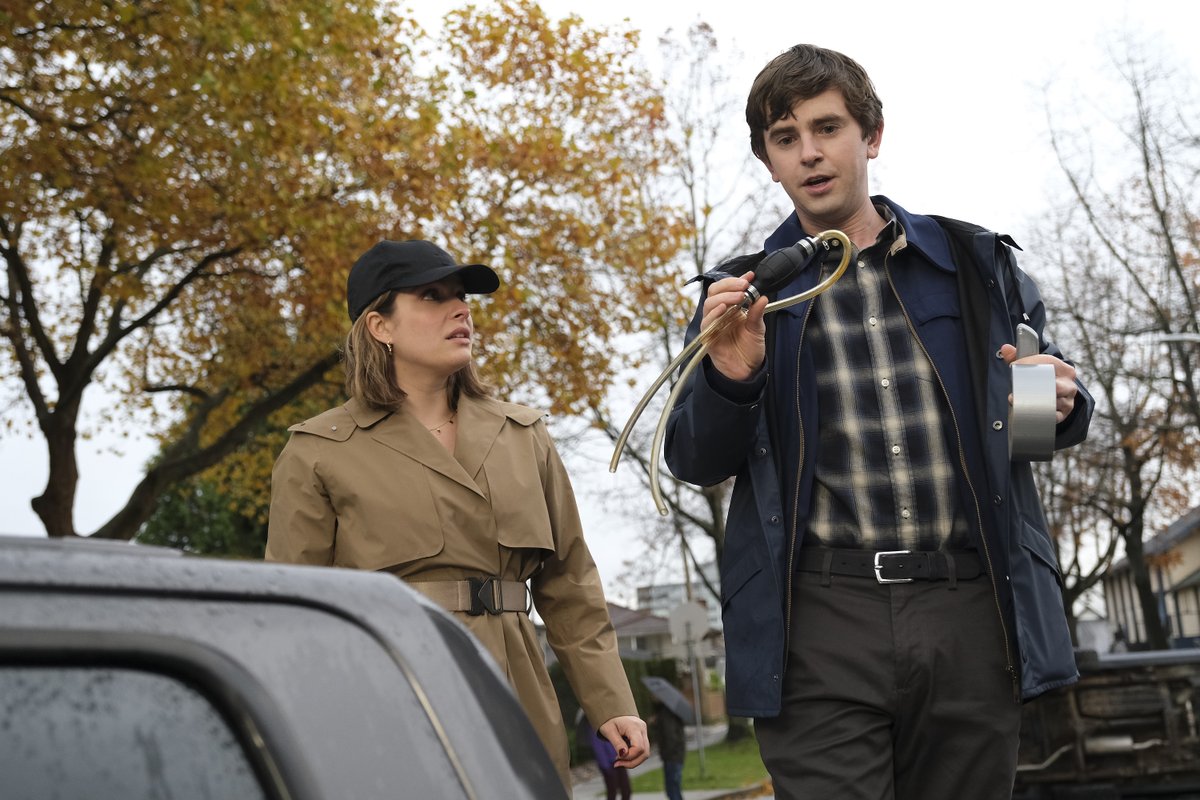 GoodDoctorABC's tweet photo. Can’t stop thinking about how heroic Shaun was in this scene #TheGoodDoctor 🩺 @paigespara https://t.co/6M5lTh0kmy